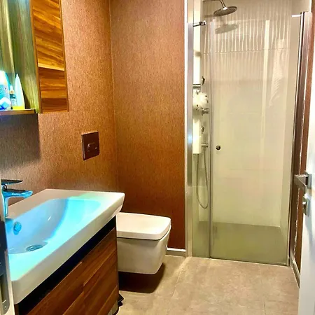 Spacious 2 Bedroom Modern Apartment In Kadikoy Lägenhet *